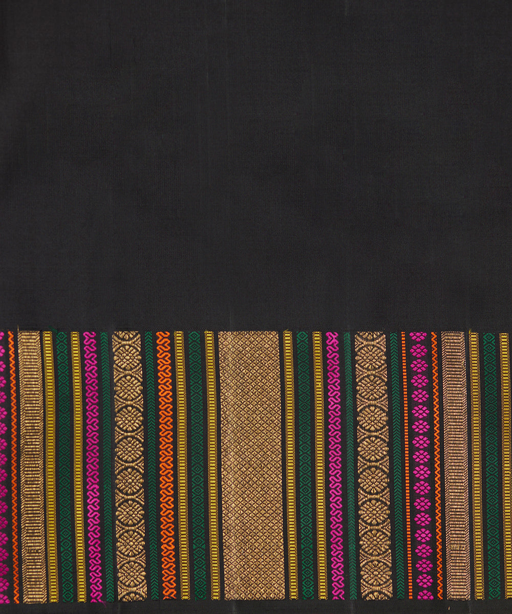 Handloom_Sky_Blue_Pure_Silk_Kanjivaram_Saree_With_Korvai_Border_WeaverStory_06