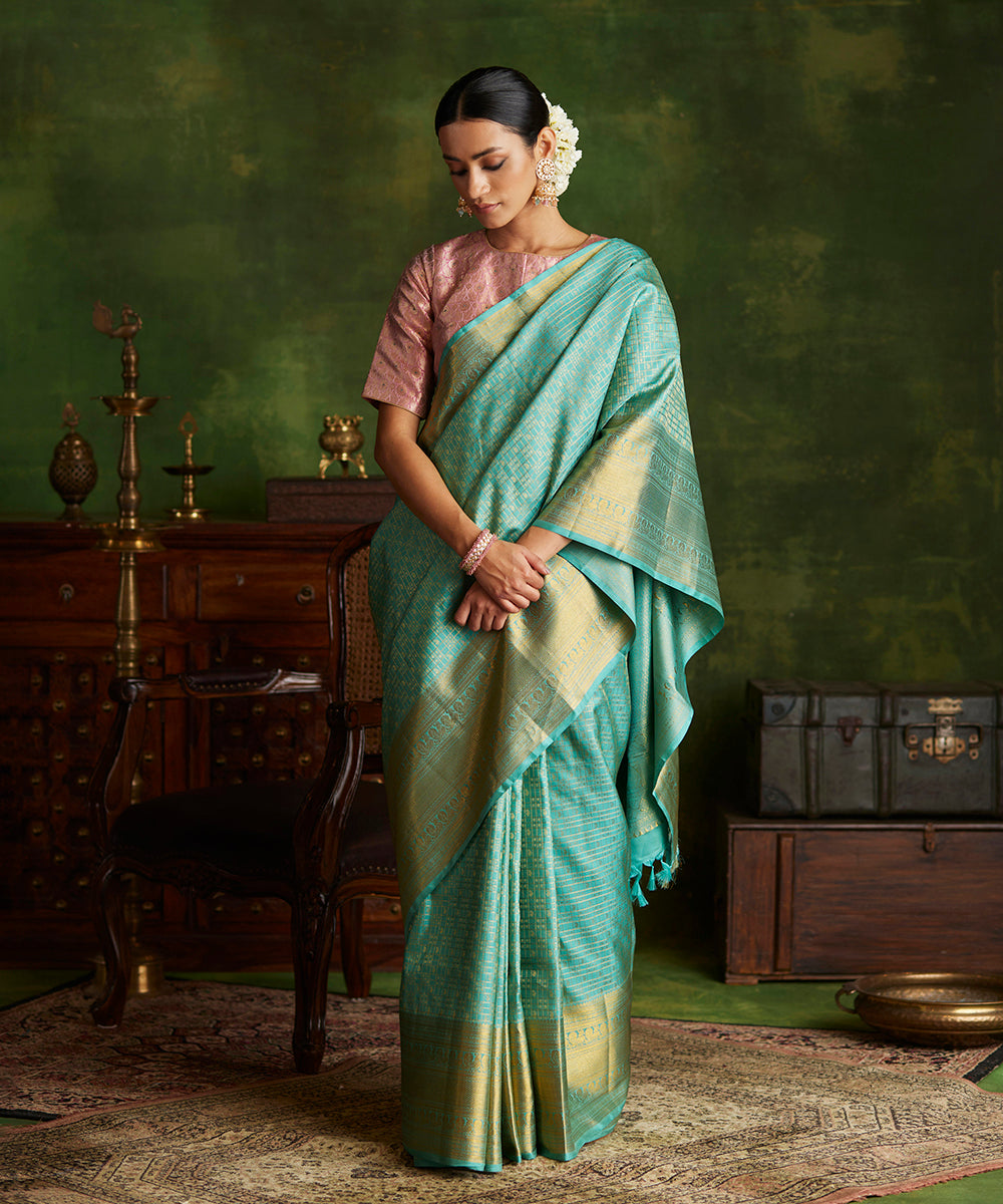 Handloom_Pista_Green_Double_Shade_Pure_Silk_Kanjivaram_Saree_With_Paisley_Booti_WeaverStory_02