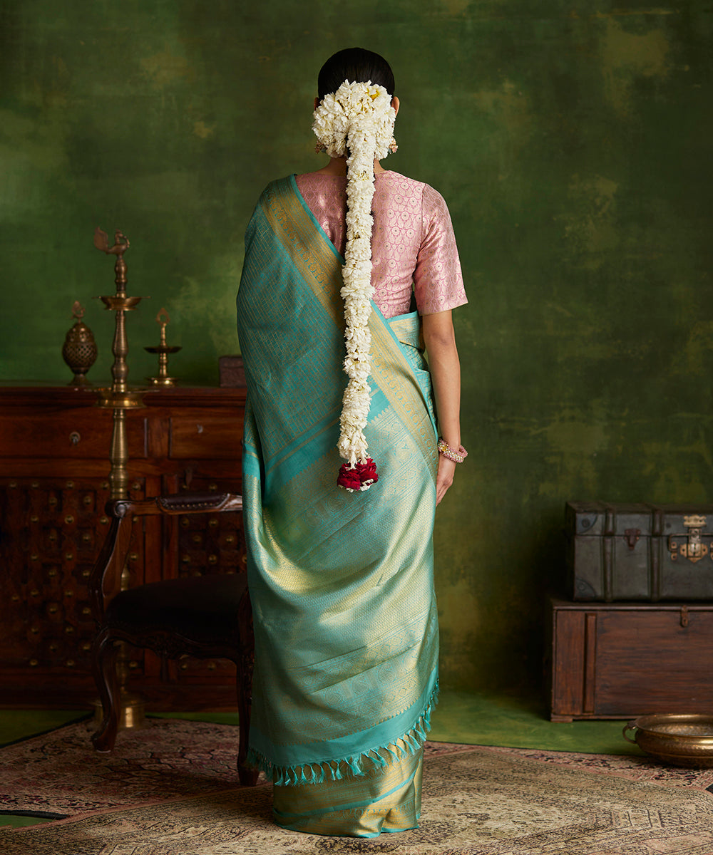 Handloom_Pista_Green_Double_Shade_Pure_Silk_Kanjivaram_Saree_With_Paisley_Booti_WeaverStory_03