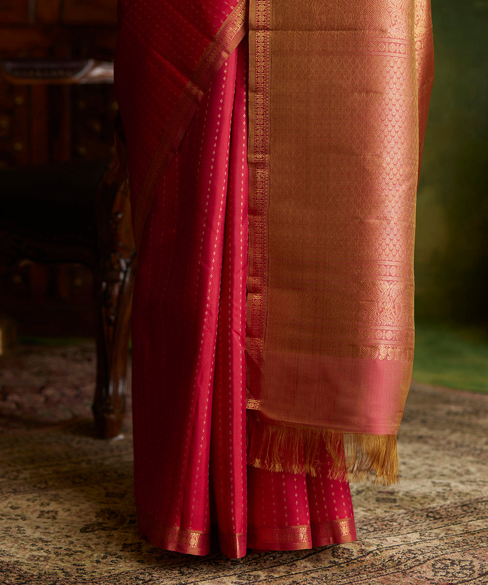 Handloom_Maroon_Pure_Silk_Kanjivaram_Saree_With_All_Over_Gold_Zari_Work_WeaverStory_04