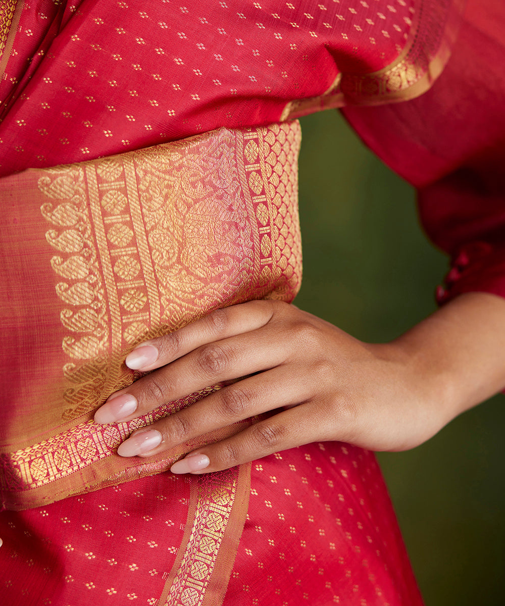 Handloom_Maroon_Pure_Silk_Kanjivaram_Saree_With_All_Over_Gold_Zari_Work_WeaverStory_05