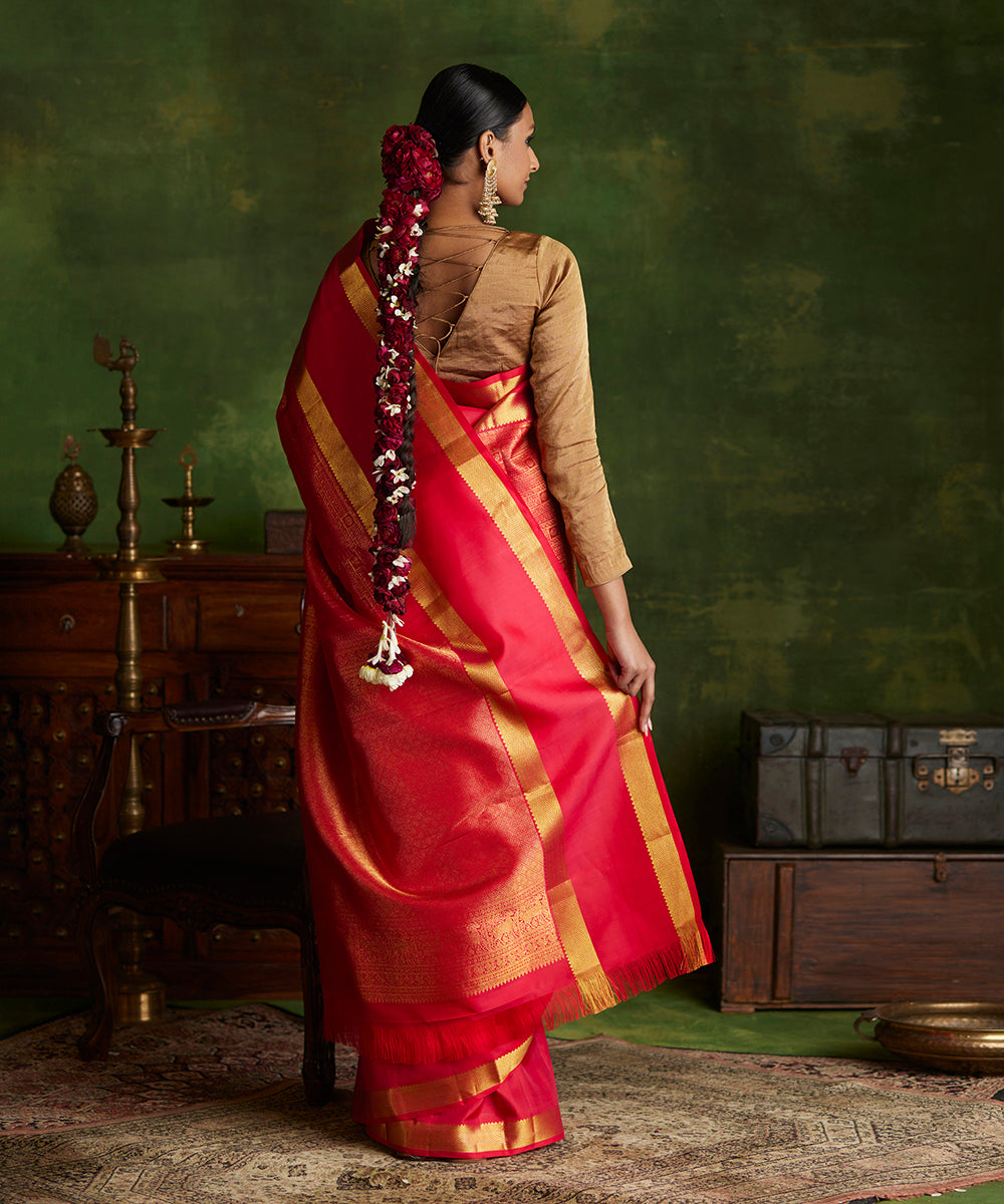 Handloom_Ruby_Red_Pure_Silk_Kanjivaram_Saree_With_Golden_Zari_Work_WeaverStory_03