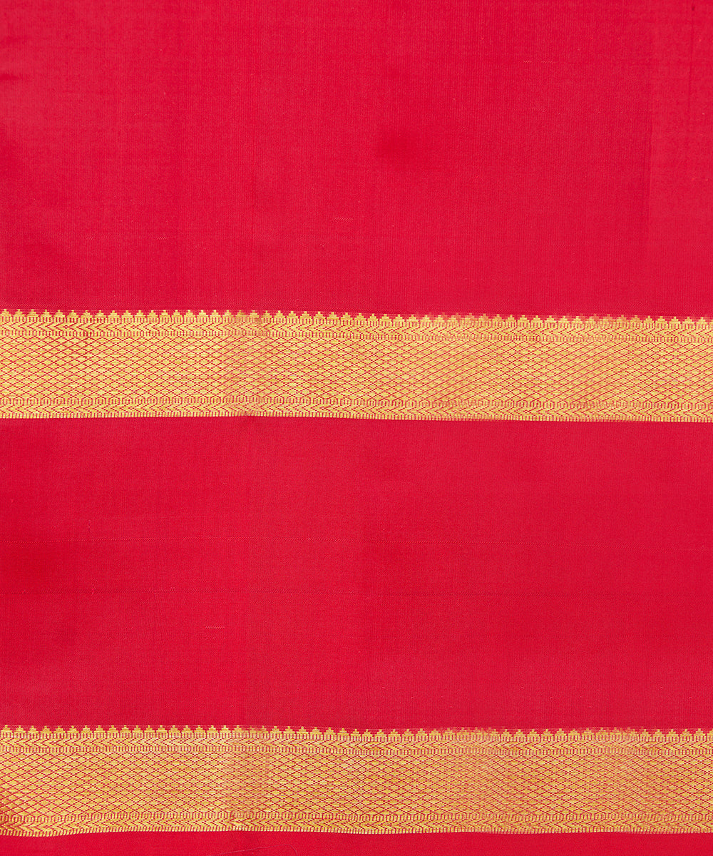 Handloom_Ruby_Red_Pure_Silk_Kanjivaram_Saree_With_Golden_Zari_Work_WeaverStory_06