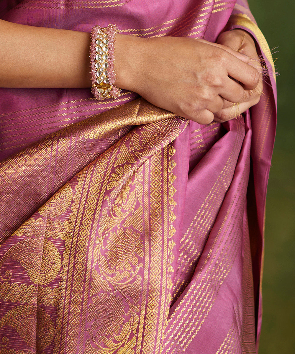 Handloom_Mauve_Pure_Silk_Kanjivaram_Saree_With_Veldhari_Gold_Zari_Work_WeaverStory_05