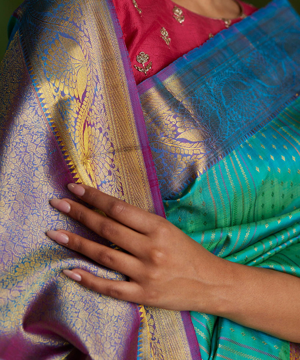 Handloom_Green_Dual_Tone_Pure_Zari_Kanjivaram_Silk_Saree_With_Purple_And_Gold_Border_WeaverStory_05