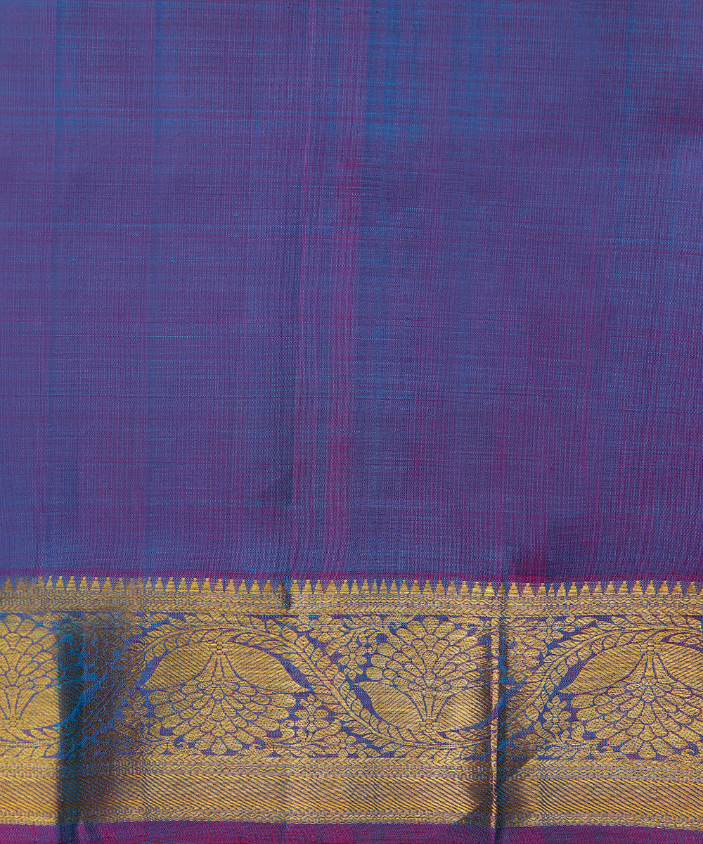 Handloom_Green_Dual_Tone_Pure_Zari_Kanjivaram_Silk_Saree_With_Purple_And_Gold_Border_WeaverStory_06