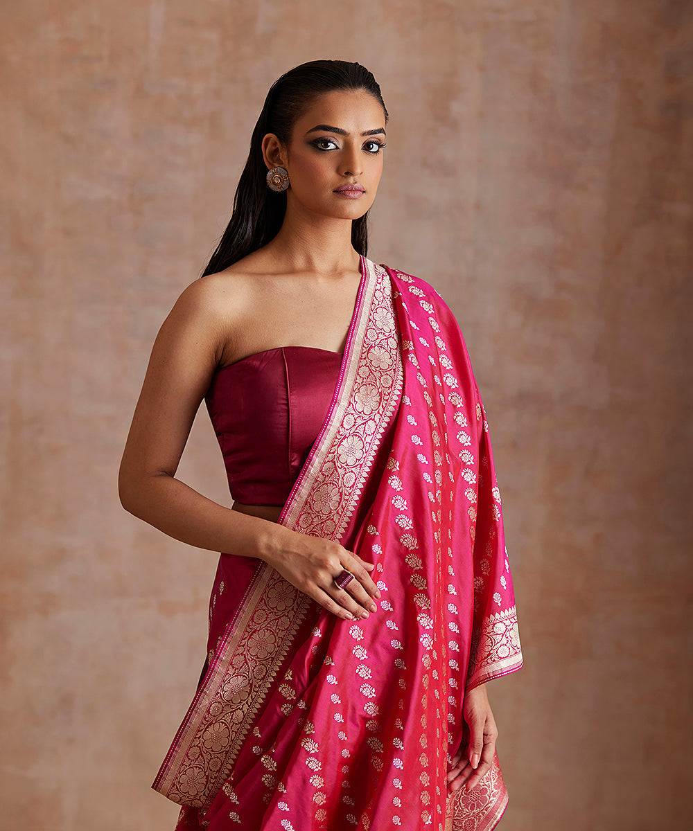 Red_And_Pink_Handloom_Pure_Katan_Silk_Ektara_Banarasi_Saree_With_Sona_Rupa_Booti_WeaverStory_01