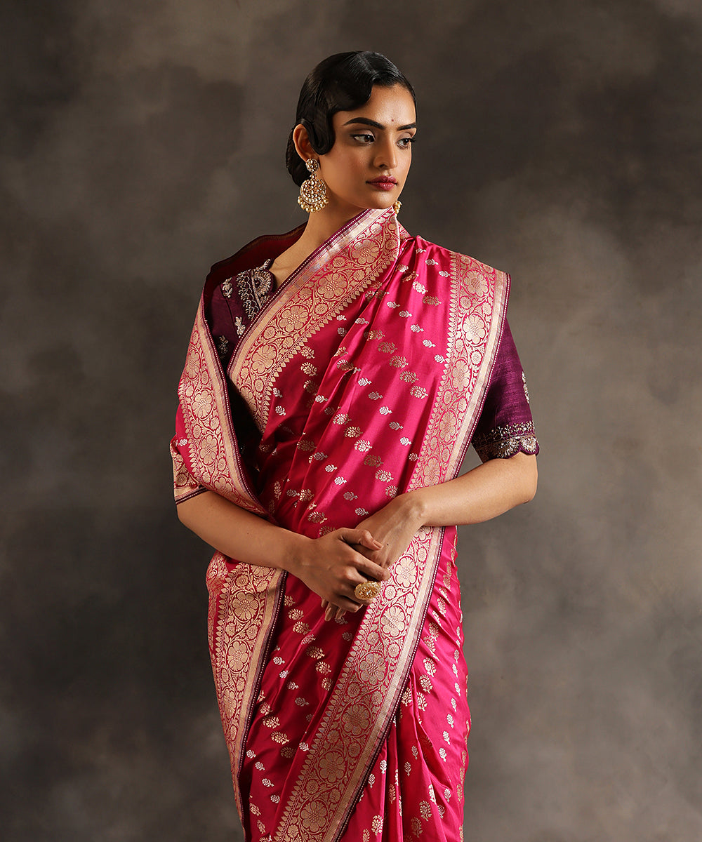 Pink_Handloom_Pure_Katan_Silk_Ektara_Banarasi_Saree_With_Sona_Rupa_Kadhwa_Booti_WeaverStory_01