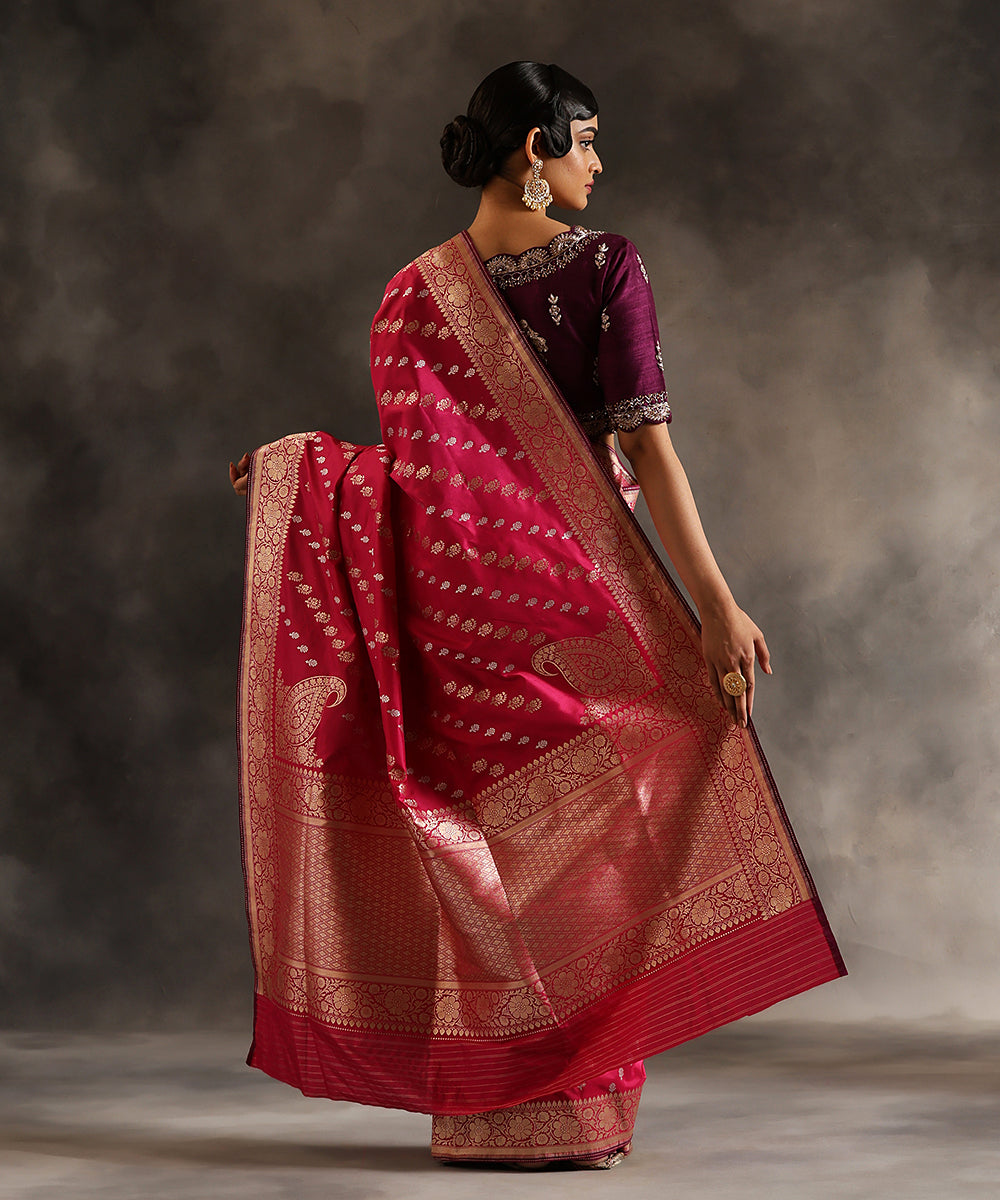 Pink_Handloom_Pure_Katan_Silk_Ektara_Banarasi_Saree_With_Sona_Rupa_Kadhwa_Booti_WeaverStory_03