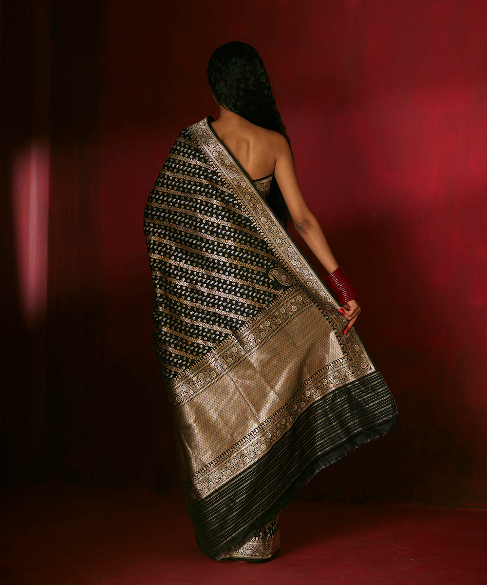 Handloom_Black_Pure_Katan_Silk_Banarasi_Saree_With_Aada_Sona_Rupa_Jaal_WeaverStory_03
