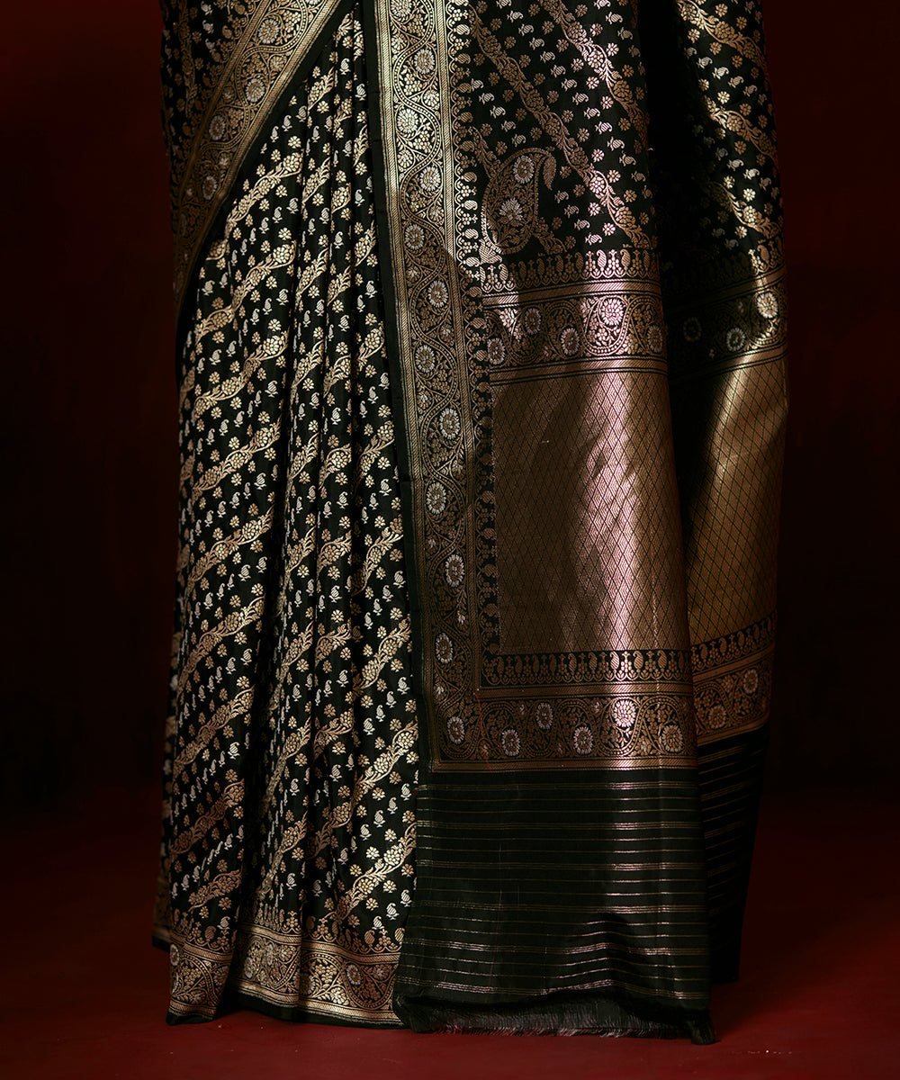 Handloom_Black_Pure_Katan_Silk_Banarasi_Saree_With_Aada_Sona_Rupa_Jaal_WeaverStory_04