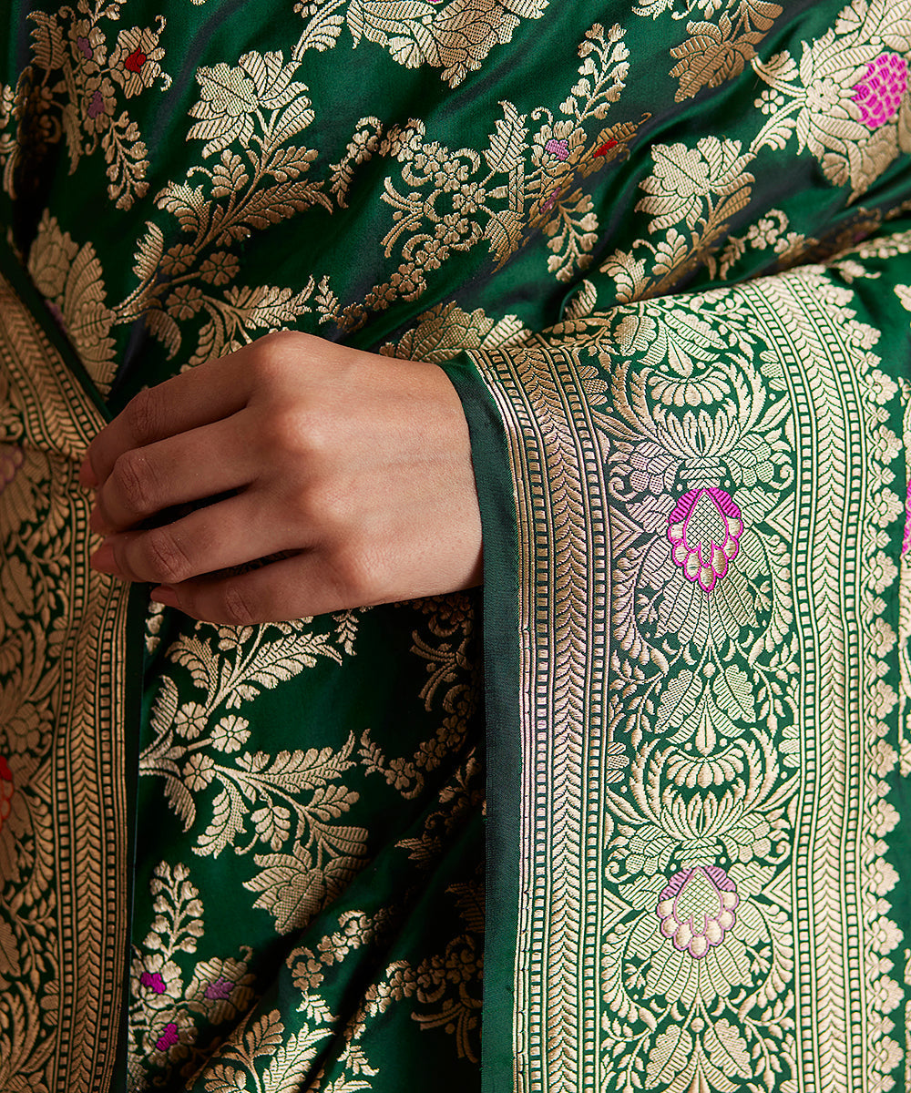Handloom_Green_Pure_Katan_Silk_Banarasi_Saree_With_Meenakari_Floral_Jaal_WeaverStory_05