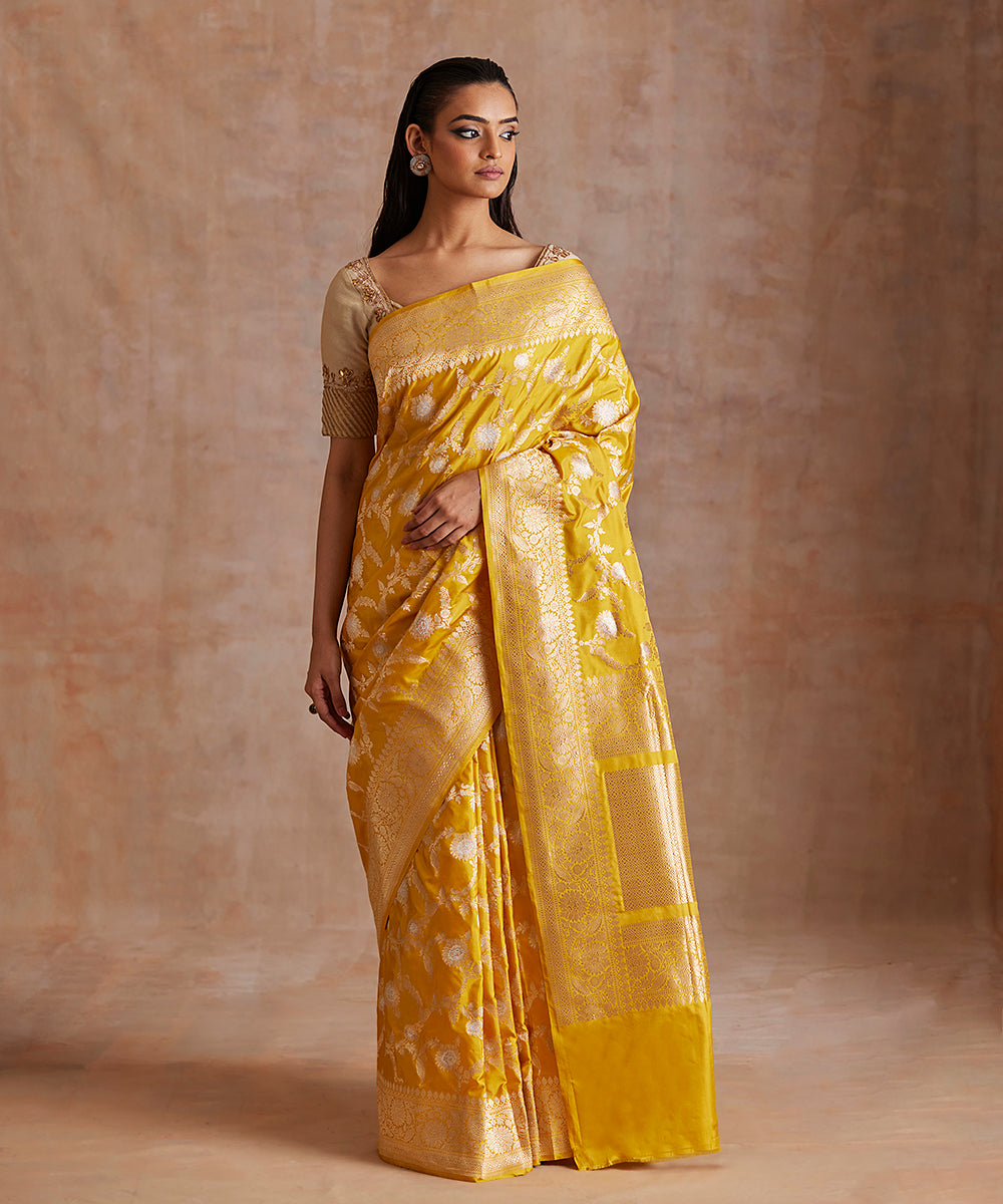 Yellow_Handloom_Pure_Katan_Silk_Banarasi_Saree_With_Sona_Rupa_Jaal_WeaverStory_02