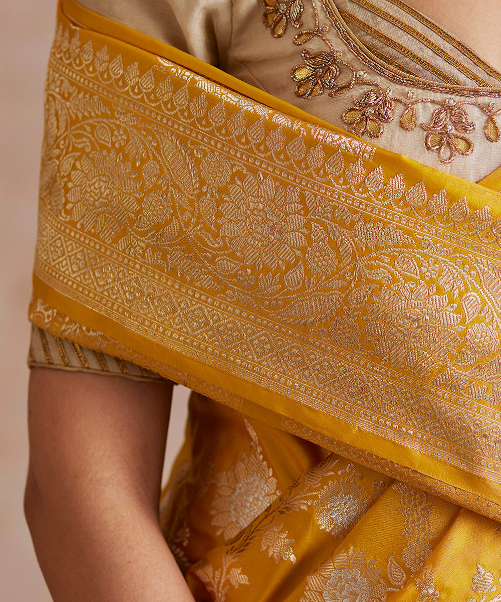 Yellow_Handloom_Pure_Katan_Silk_Banarasi_Saree_With_Sona_Rupa_Jaal_WeaverStory_05