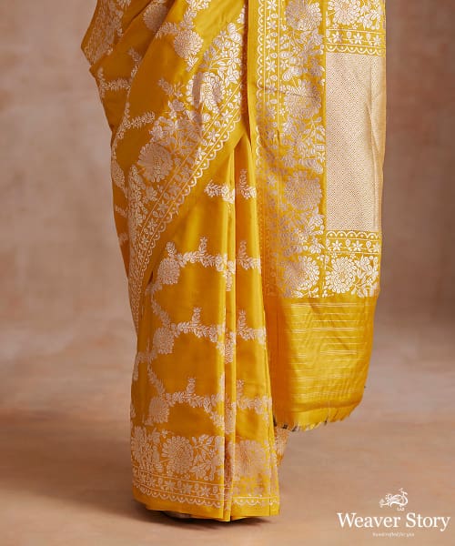 Handloom_Yellow_Pure_Katan_Silk_Banarasi_Saree_With_Floral_Jaal_WeaverStory_04