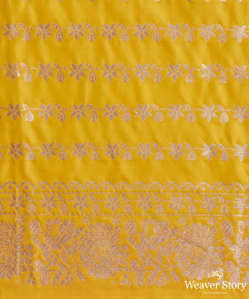 Handloom_Yellow_Pure_Katan_Silk_Banarasi_Saree_With_Floral_Jaal_WeaverStory_05
