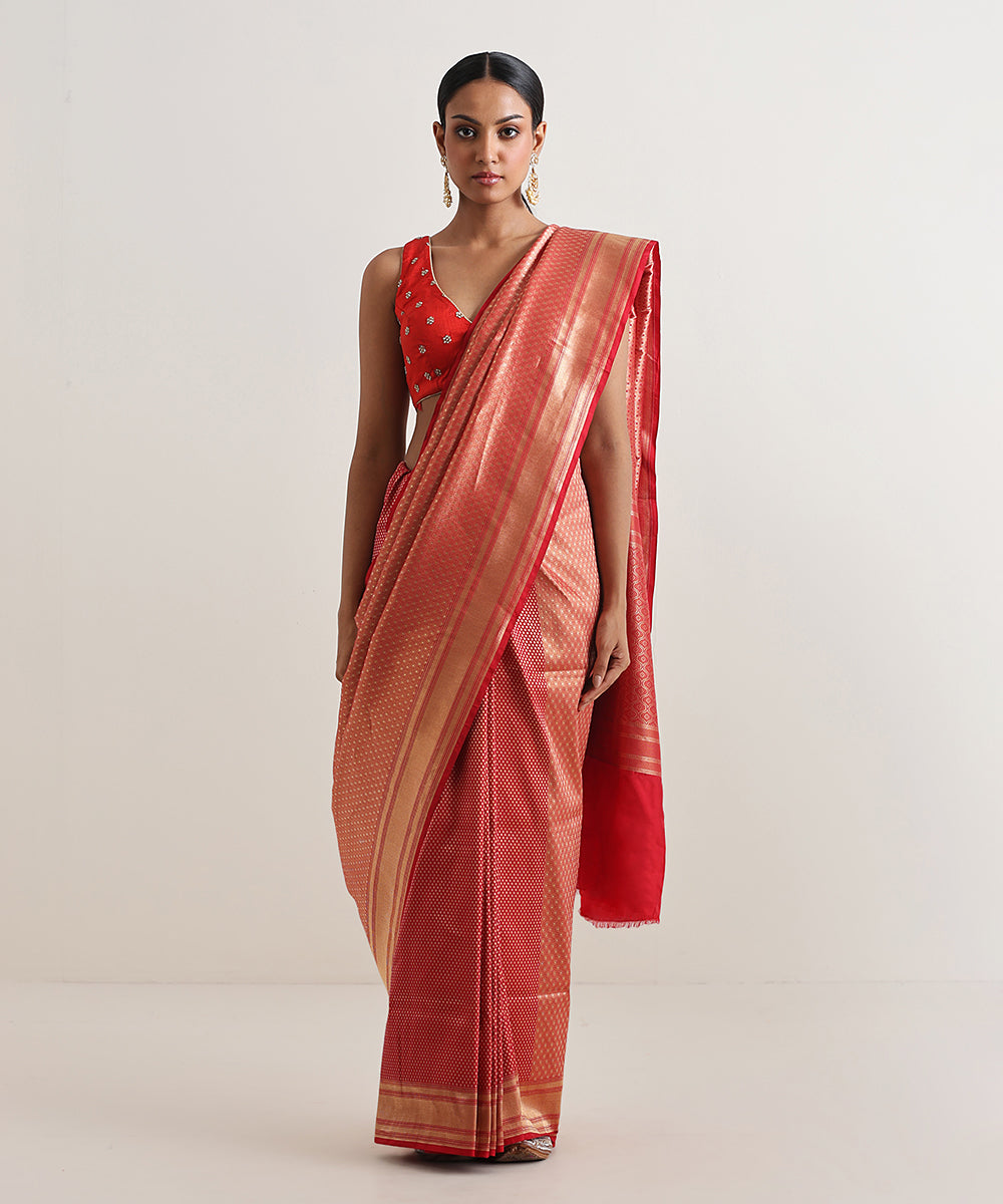 Red_And_Gold_Handloom_Pure_Katan_Silk_Tanchoi_Banarasi_Saree_With_Zari_Booti_WeaverStory_02