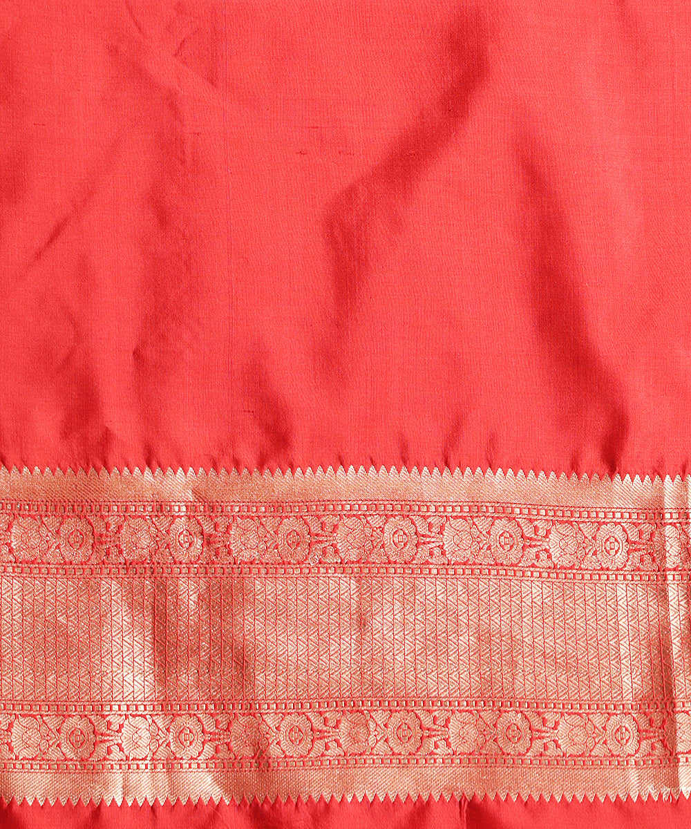 Red_Handloom_Pure_Katan_Silk_Kimkhab_Banarasi_Saree_And_Gold_Zari_WeaverStory_05