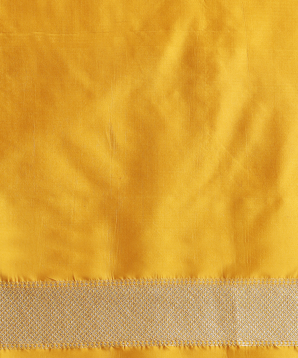 Handloom_Mustard_Pure_Katan_Silk_Kimkhab_Banarasi_Saree_With_Meenakari_WeaverStory_05