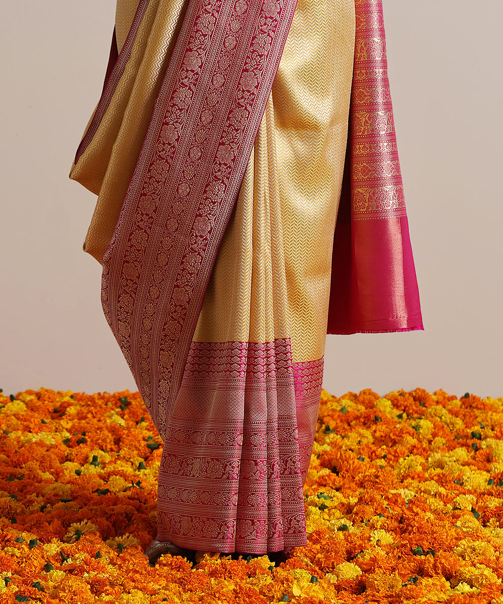 Yellow_Handloom_Pure_Katan_Silk_Kimkhab_Banarasi_Saree_With_Kadhiyal_Pink_And_Gold_Border_WeaverStory_04