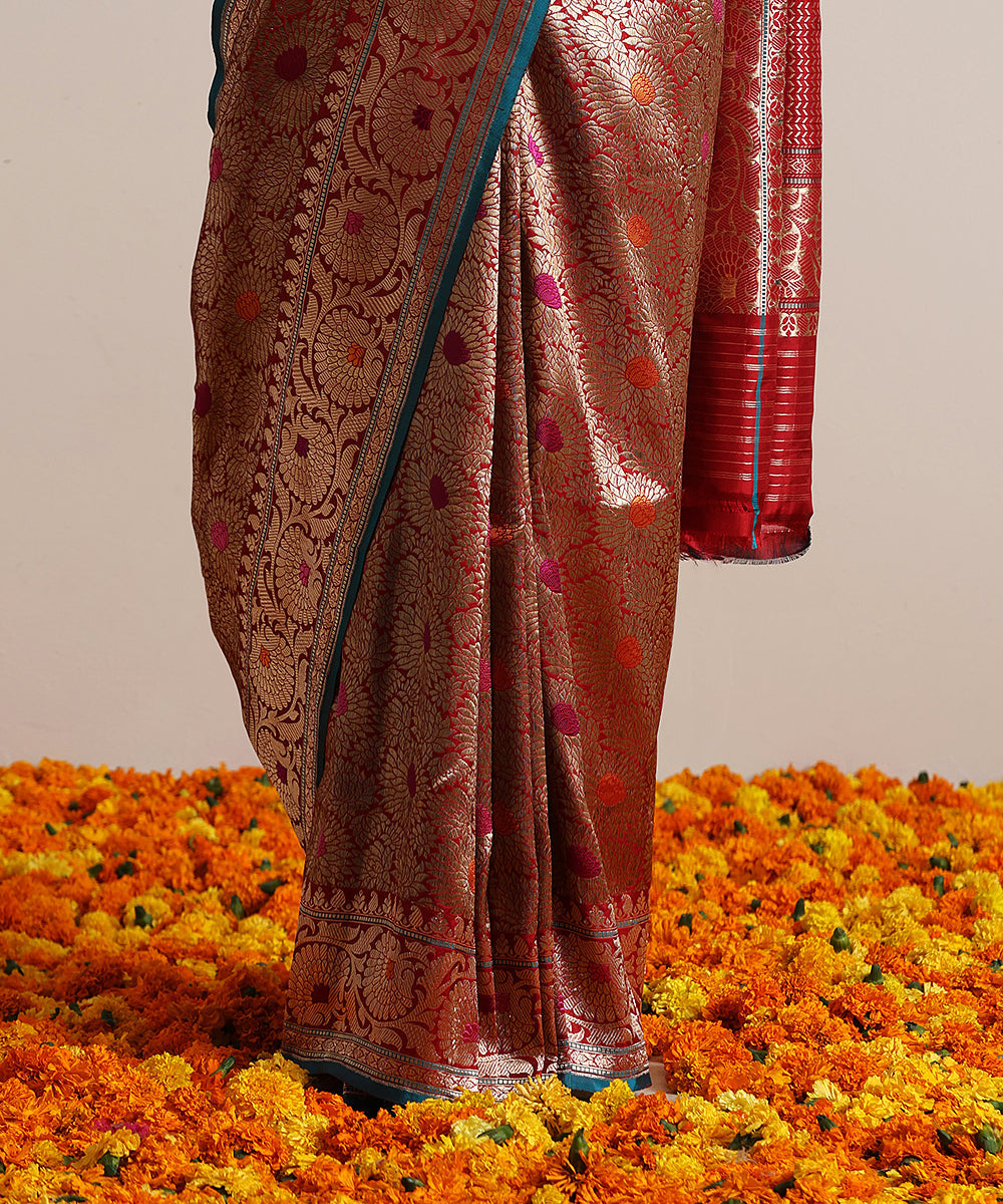 Handloom_Bridal_Red_Pure_Katan_Silk_Kimkhab_Banarasi_Saree_With_All_Over_Lotus_Flower_Motifs_WeaverStory_04