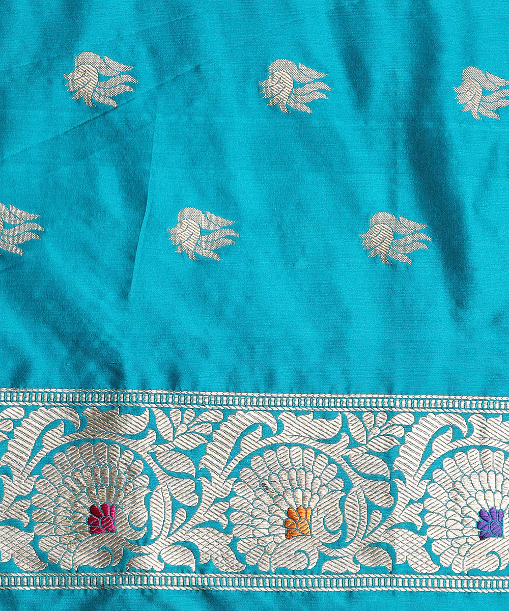 Handloom_Bridal_Red_Pure_Katan_Silk_Kimkhab_Banarasi_Saree_With_All_Over_Lotus_Flower_Motifs_WeaverStory_05