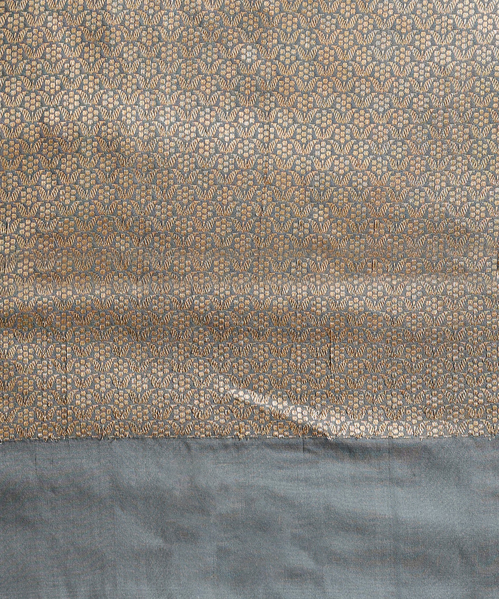 Handloom_Blue_Pure_Katan_Silk_Banarasi_Saree_With_Kadhwa_Booti_And_Vertical_Zari_Stripes_WeaverStory_05