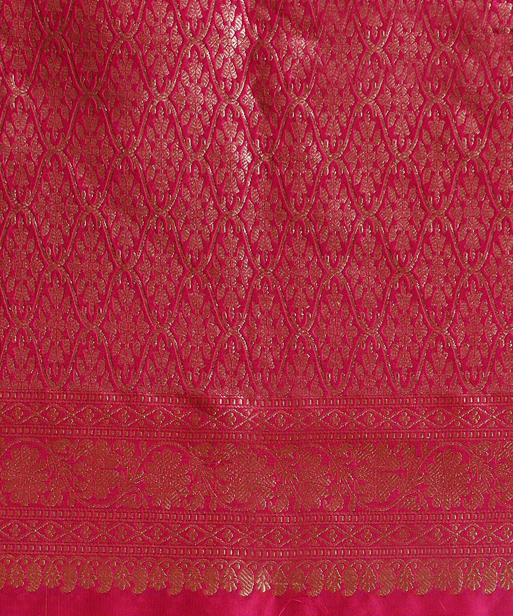Yellow_And_Pink_Dual_Tone_Handloom_Banarasi_Saree_With_Open_Zari_Border_And_Pink_Blouse_WeaverStory_05