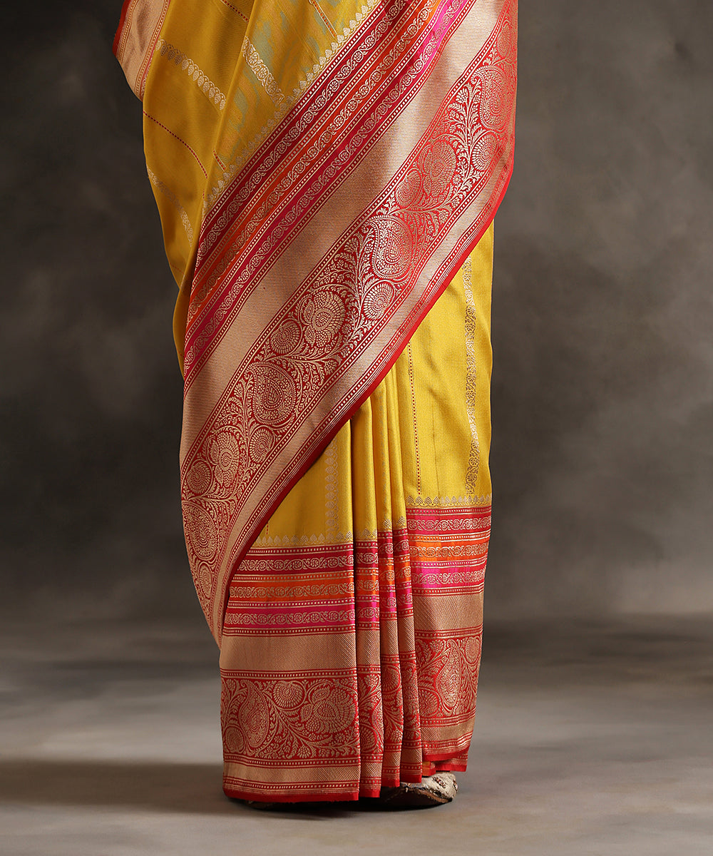 Handloom_Yellow_Pure_Katan_Silk_Ektara_Banarasi_Saree_With_Majenta_And_Orange_Kadhiyal_Border_WeaverStory_04