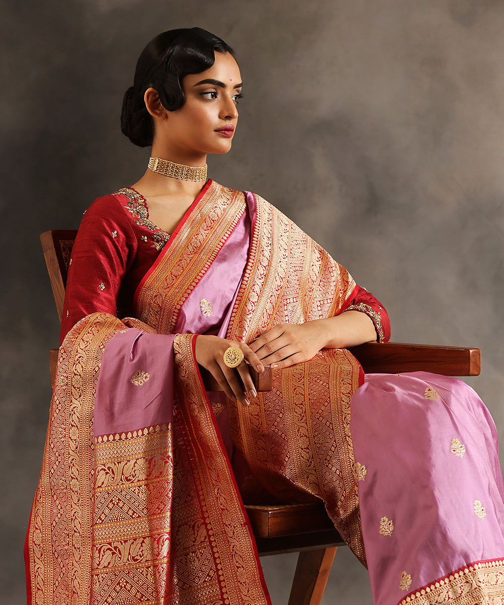 Handloom_Lavender_Pure_Katan_Silk_Banarasi_Saree_With_Red_Kadhiyal_Border_WeaverStory_01