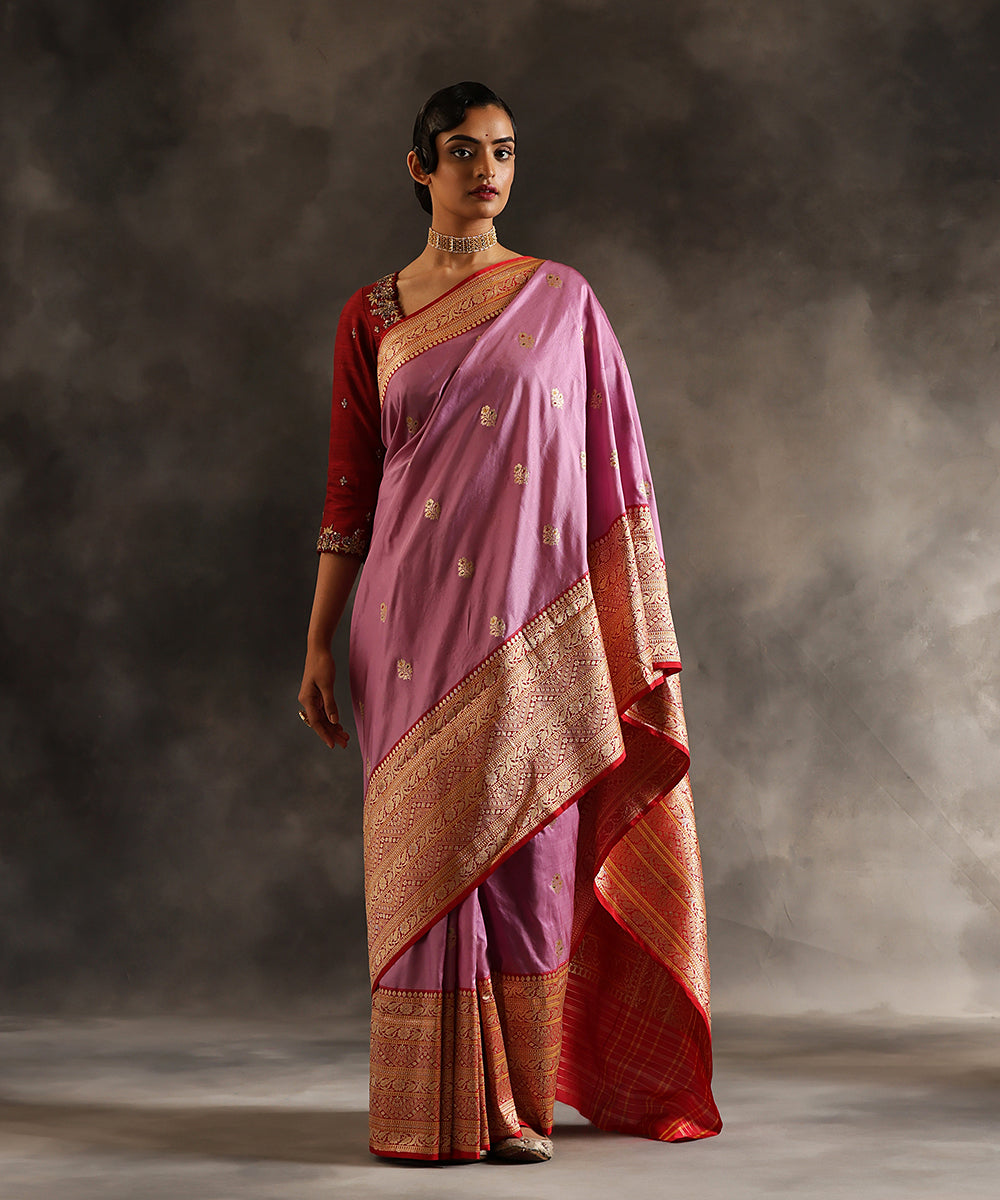 Handloom_Lavender_Pure_Katan_Silk_Banarasi_Saree_With_Red_Kadhiyal_Border_WeaverStory_02