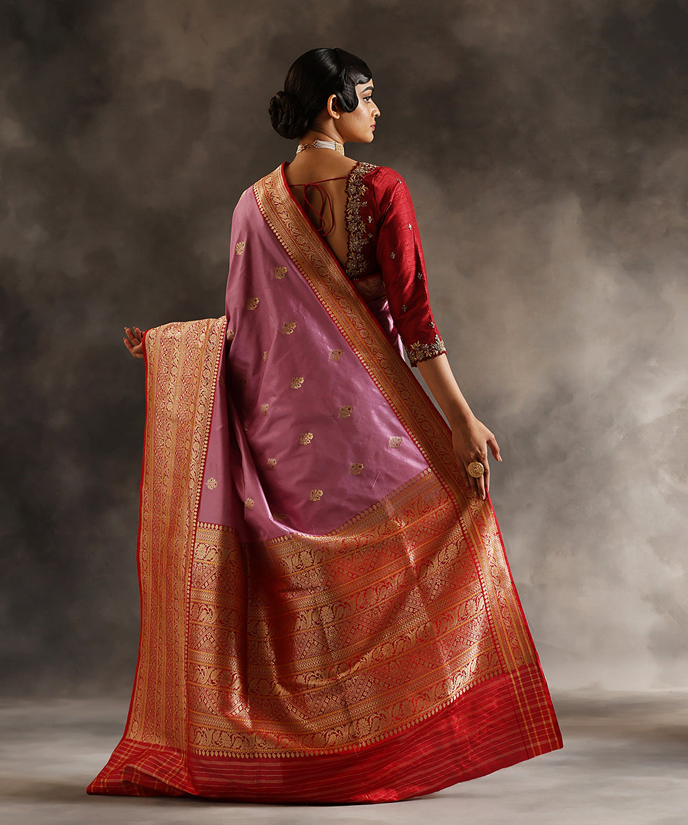 Handloom_Lavender_Pure_Katan_Silk_Banarasi_Saree_With_Red_Kadhiyal_Border_WeaverStory_03