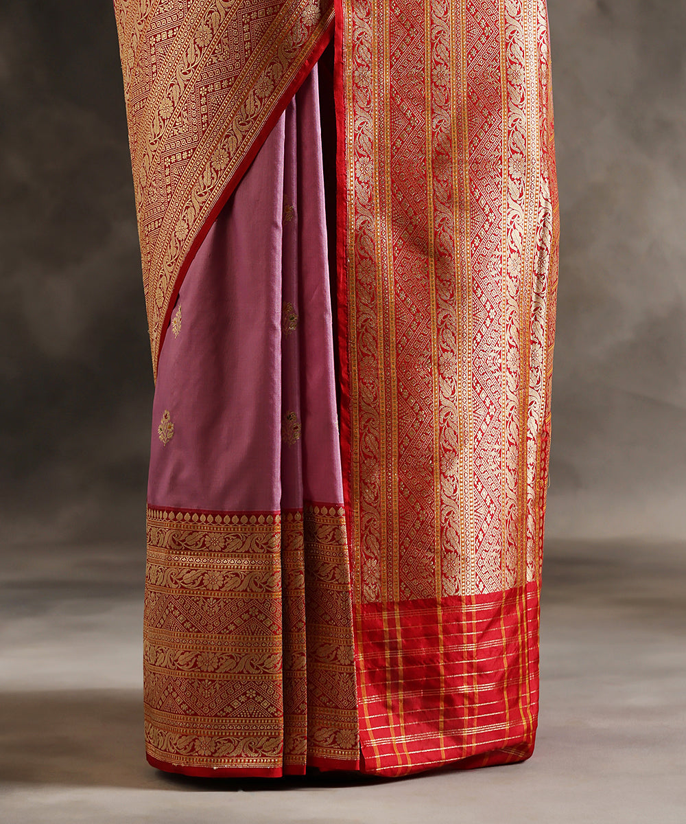 Handloom_Lavender_Pure_Katan_Silk_Banarasi_Saree_With_Red_Kadhiyal_Border_WeaverStory_04