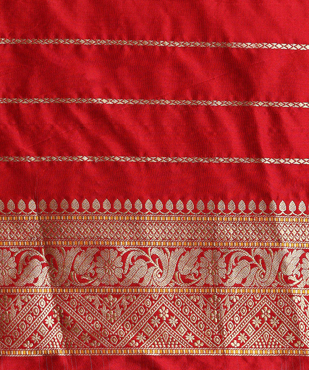 Handloom_Lavender_Pure_Katan_Silk_Banarasi_Saree_With_Red_Kadhiyal_Border_WeaverStory_05