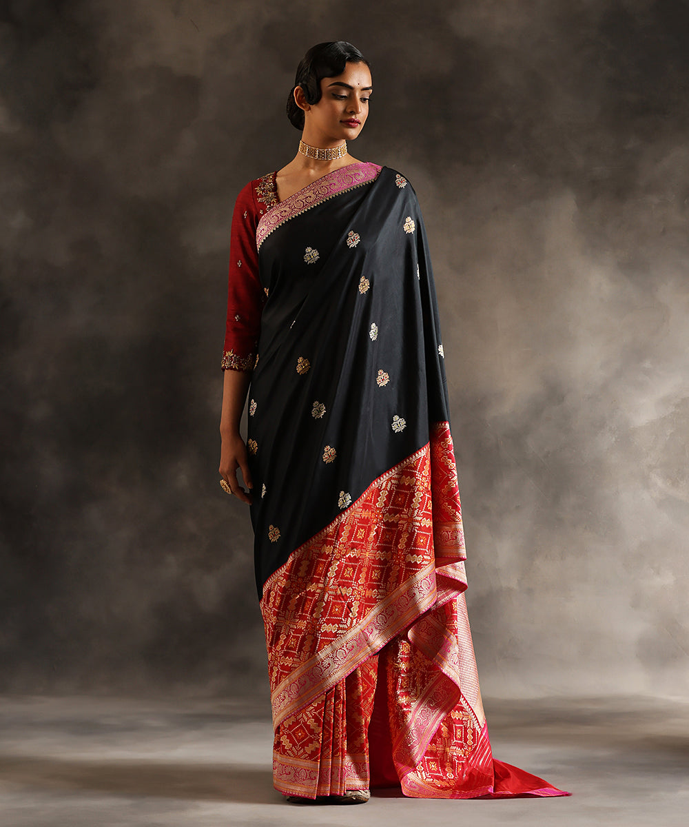 Black_Handloom_Pure_Katan_Silk_Banarasi_Saree_With_Red_Patola_Border_WeaverStory_02