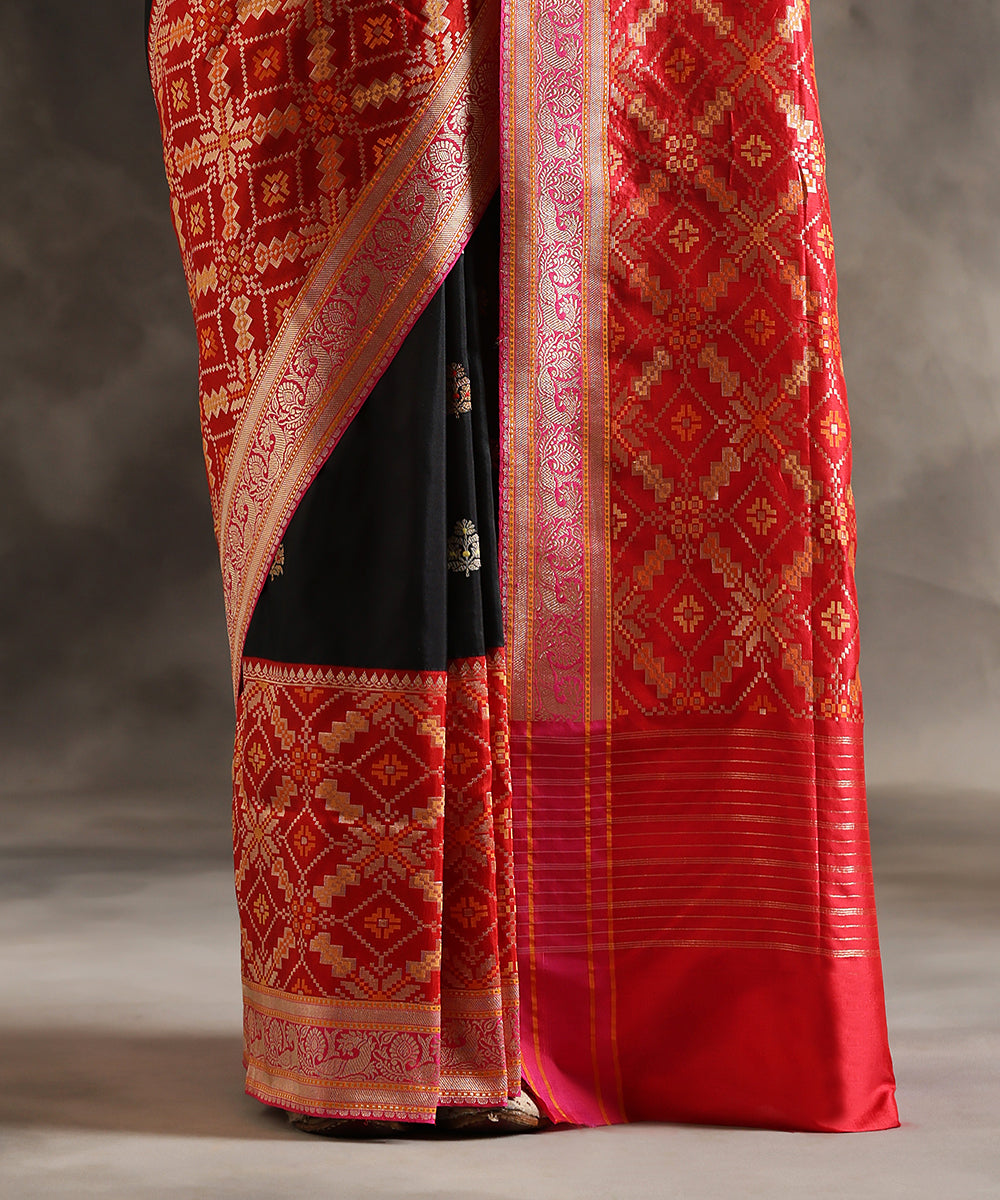 Black_Handloom_Pure_Katan_Silk_Banarasi_Saree_With_Red_Patola_Border_WeaverStory_04