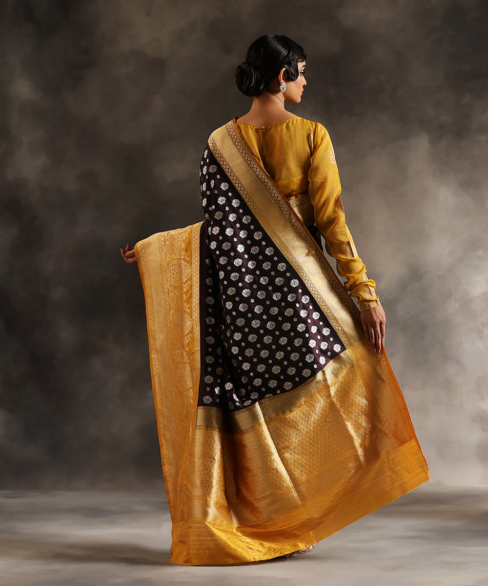 Handloom_Black_Pure_Katan_Silk_Banarsi_Saree_With_Traditional_Motifs_And_Yellow_Contrast_Border_WeaverStory_03