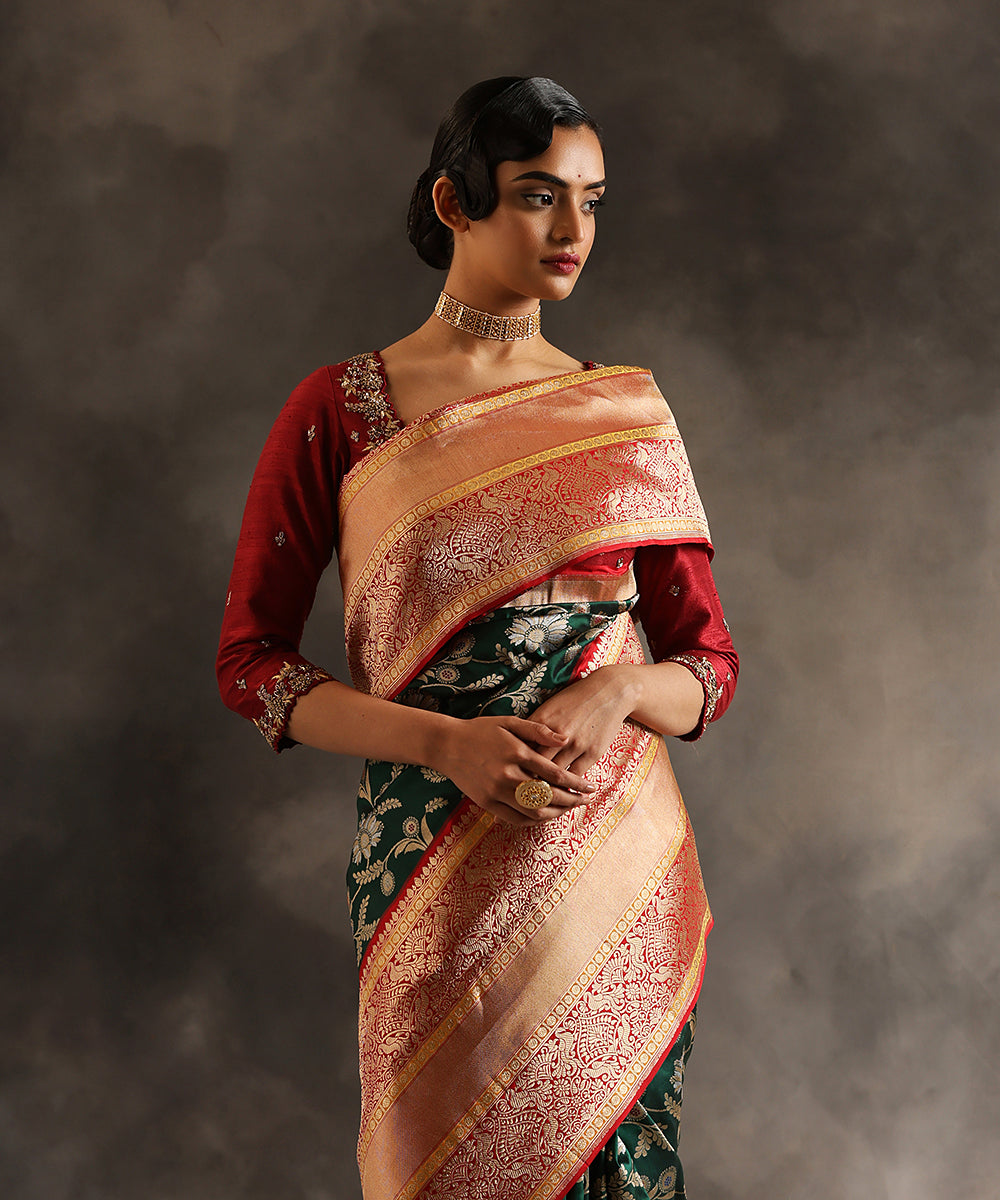 Green_Handloom_Pure_Katan_Silk_Banarasi_Saree_With_All_Over_Zari_Jaal_And_Red_Meenakari_Border_WeaverStory_01
