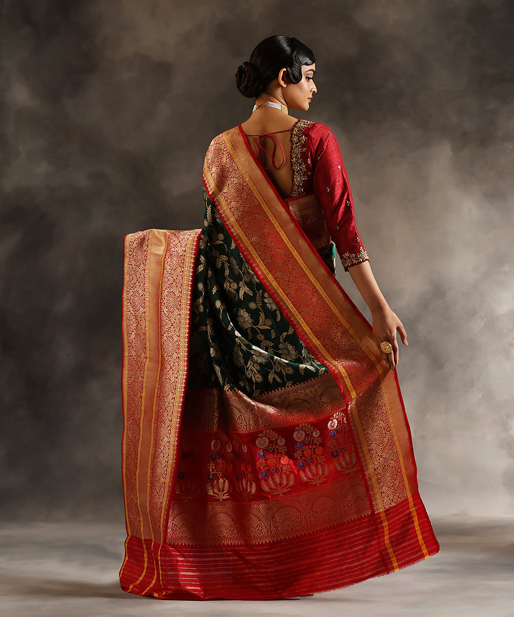 Green_Handloom_Pure_Katan_Silk_Banarasi_Saree_With_All_Over_Zari_Jaal_And_Red_Meenakari_Border_WeaverStory_03
