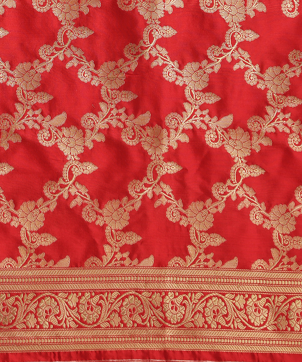 Bridal_Red_Handloom_Pure_Katan_Silk_Banarasi_Saree_With_Mughal_Motifs_WeaverStory_05