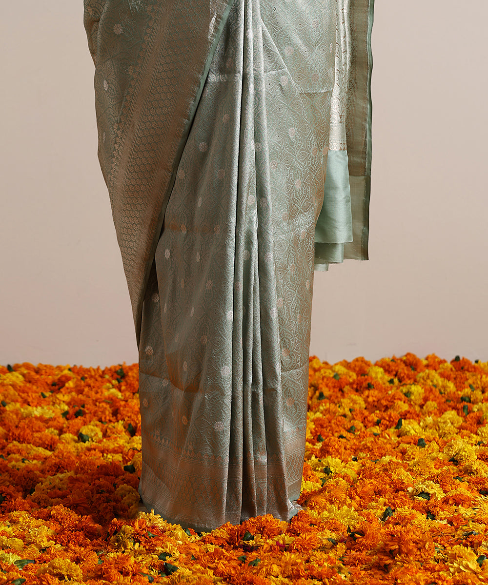 Light_Green_Handloom_Pure_Katan_Silk_Kimkhab_Banarasi_Saree_With_Silver_Zari_WeaverStory_04