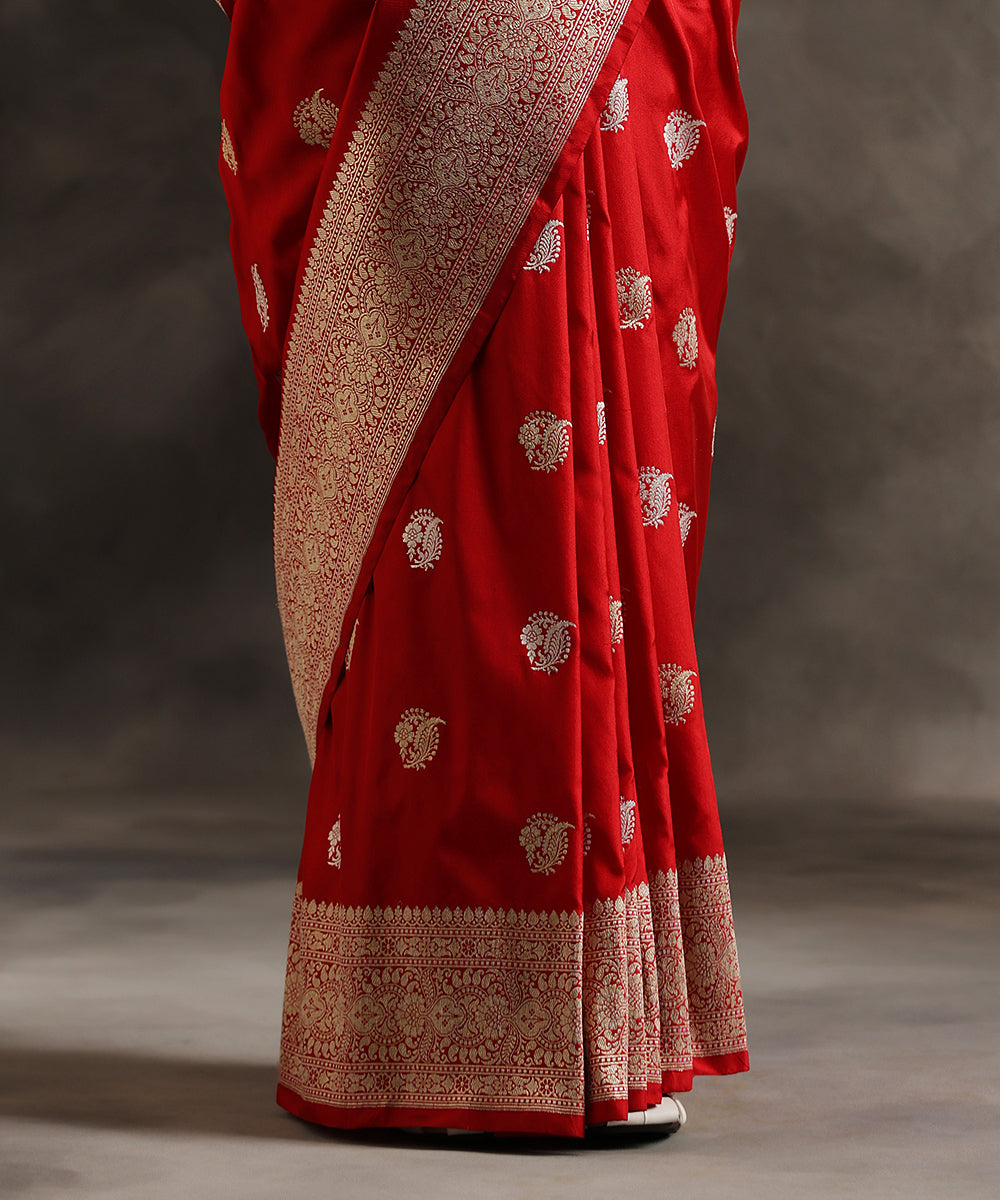 Red_Handloom_Pure_Katan_Silk_Banarasi_Saree_With_Sona_Rupa_Zari_WeaverStory_04