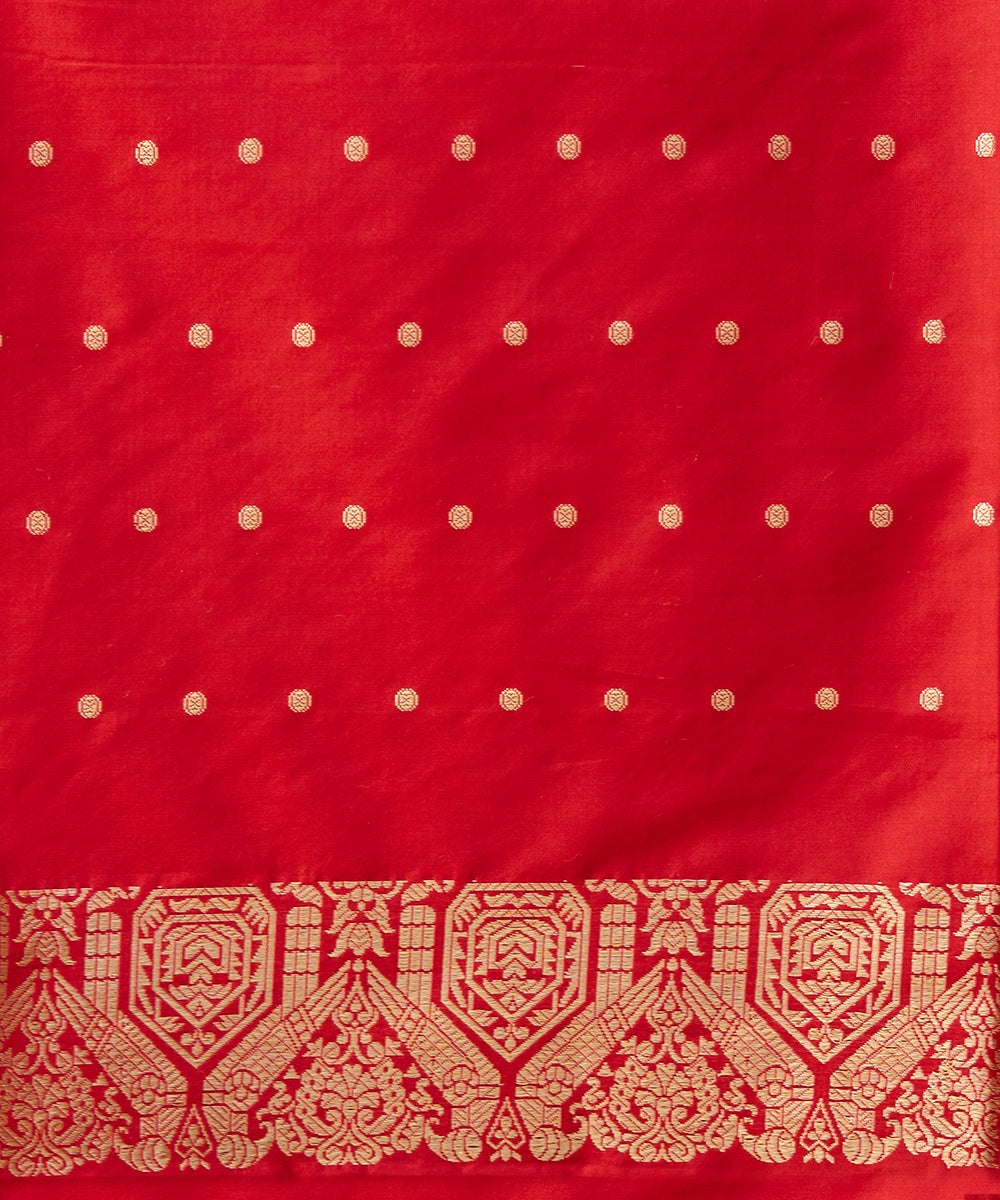Green_Handloom_Pure_Kora_Silk_Banarasi_Saree_With_Red_Kadhiyal_Border_WeaverStory_05