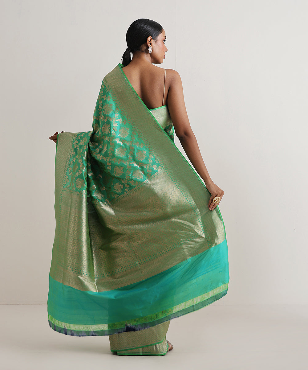Green_Double_Shade_Handloom_Pure_Katan_Silk_Banarasi_Saree_With_Golden_Jaal_WeaverStory_03