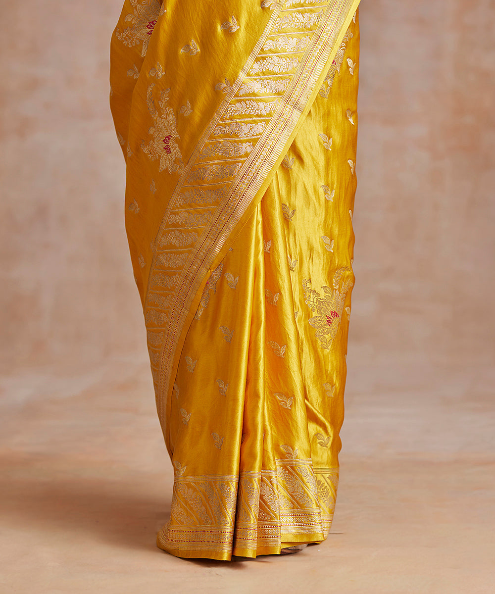 Handloom_Yellow_Pure_Satin_Silk_Banarasi_Saree_With_Cutwork_Meenakari_Booti_WeaverStory_04