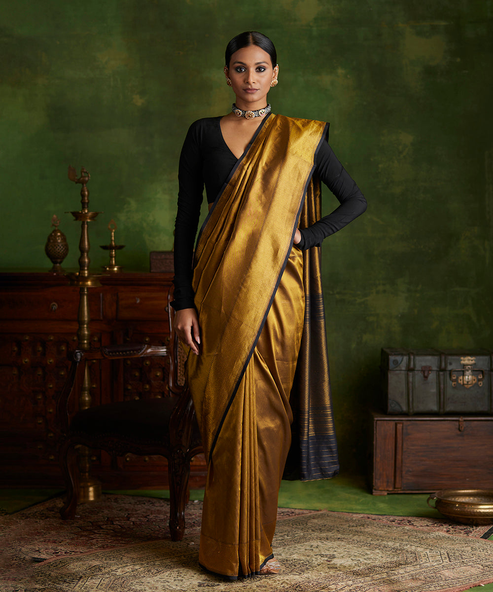 Golden_Black_Handloom_Pure_Katan_Silk_Tanchoi_Banarasi_Saree_With_Border_WeaverStory_02