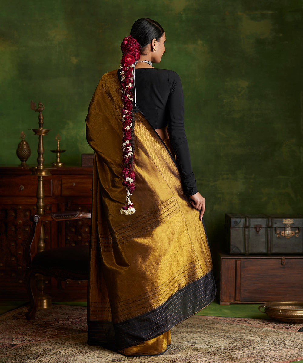 Golden_Black_Handloom_Pure_Katan_Silk_Tanchoi_Banarasi_Saree_With_Border_WeaverStory_03