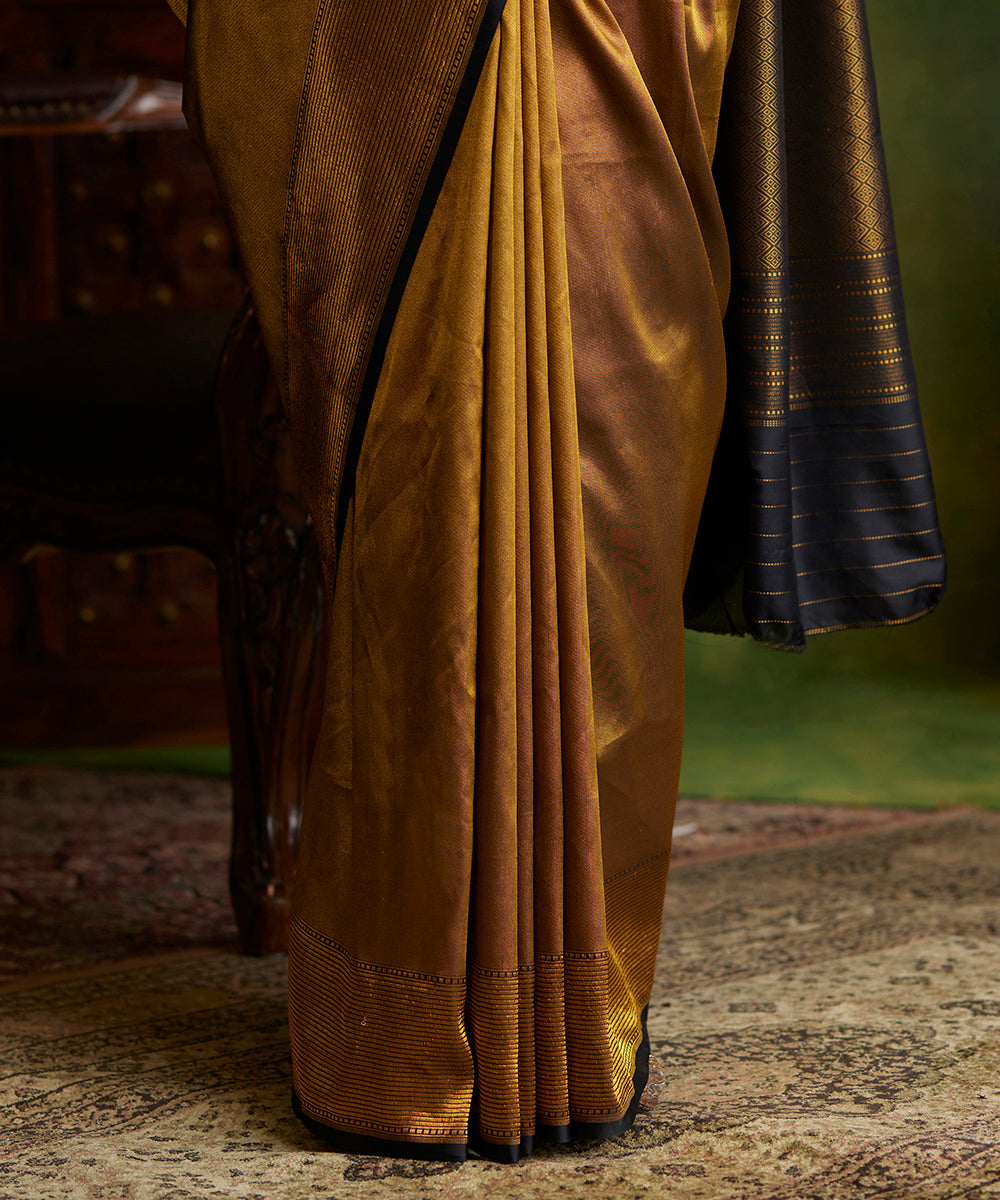 Golden_Black_Handloom_Pure_Katan_Silk_Tanchoi_Banarasi_Saree_With_Border_WeaverStory_04