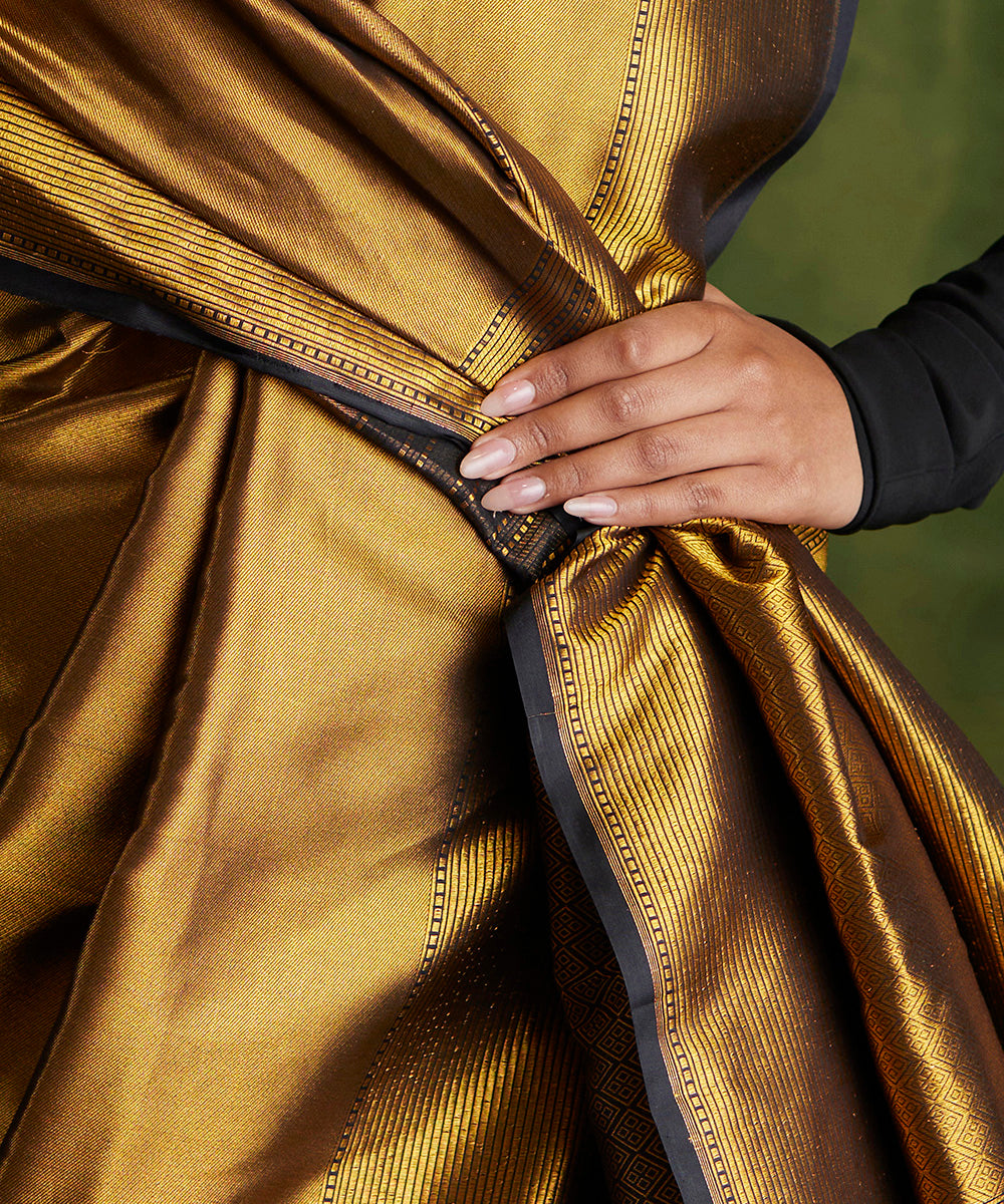 Golden_Black_Handloom_Pure_Katan_Silk_Tanchoi_Banarasi_Saree_With_Border_WeaverStory_05