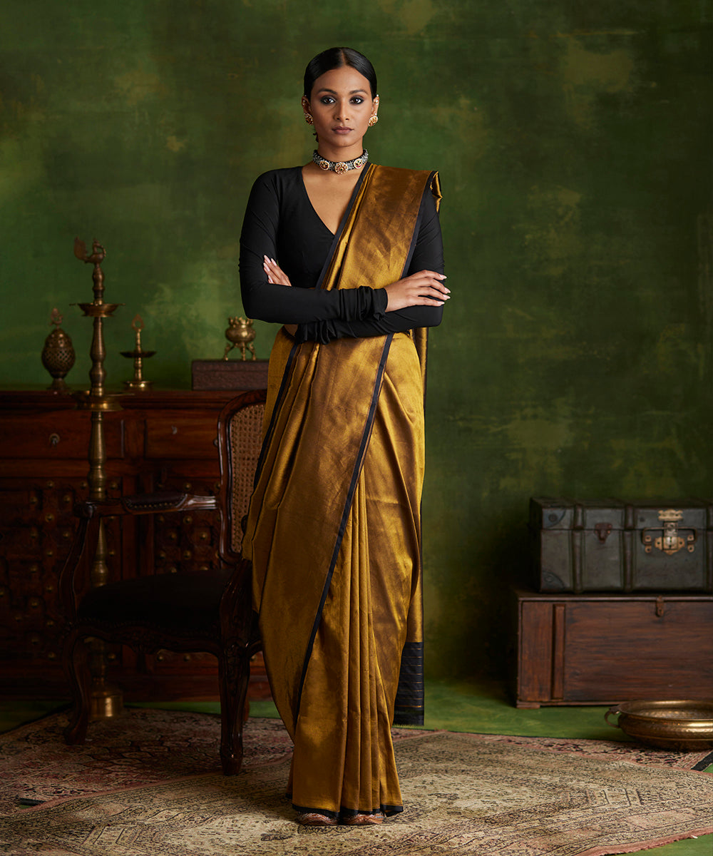 Handloom_Golden_Black_Pure_Katan_Silk_Tanchoi_Banarasi_Saree_With_Black_Selvedge_WeaverStory_02
